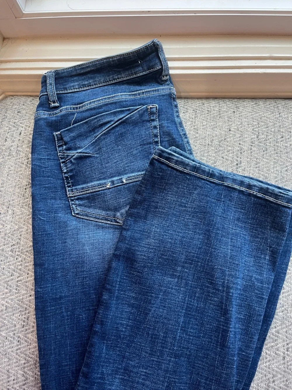 Buckle Women's Dark Blue Bootcut Jeans mid rise . Check picture of wear - Picture 3 of 5
